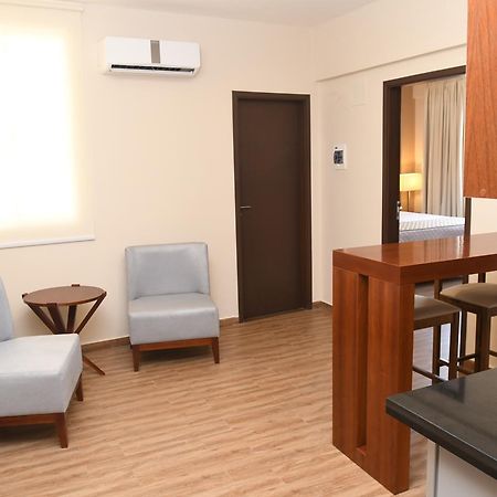 Taos Apart Hotel Santa Cruz de La Sierra Exteriör bild
