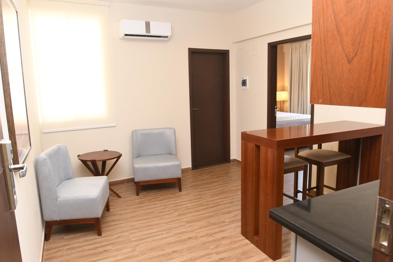Taos Apart Hotel Santa Cruz de La Sierra Exteriör bild